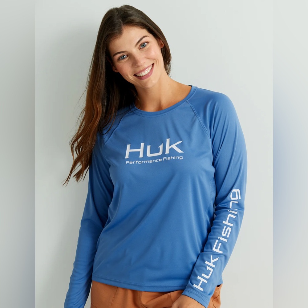 Huk Women’s Pursuit Performance Crew in the color Quiet Harbor